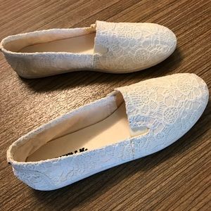 BRAND NEW Never Worn Size 10 Airwalk Comfy Flats